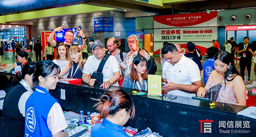 喜報！今天盛大開幕！首日到場觀眾破萬！快來圍觀！